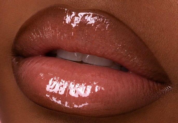 Close up of the Pink Promise soft pink lip with a brown lined edge